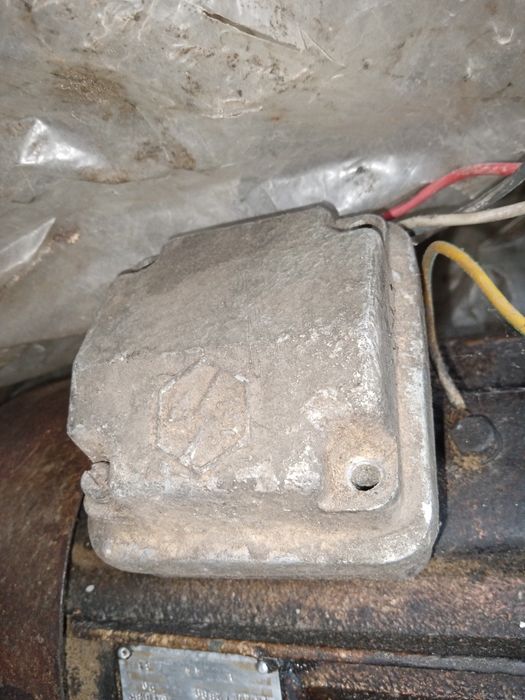 Motor electric trifazat comunist