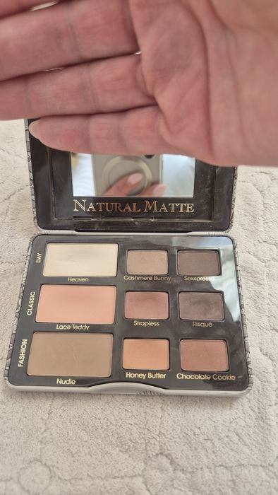 Предлагам палитра на Too faced, Продавам я защото имам доста палитри и не я използвам!