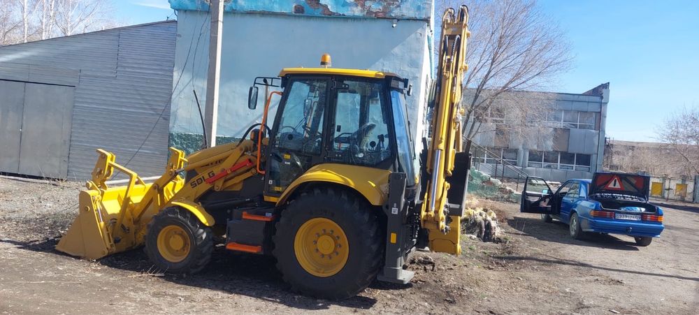 Трактор 3 в 1 — услуги по хозяйству и уборке