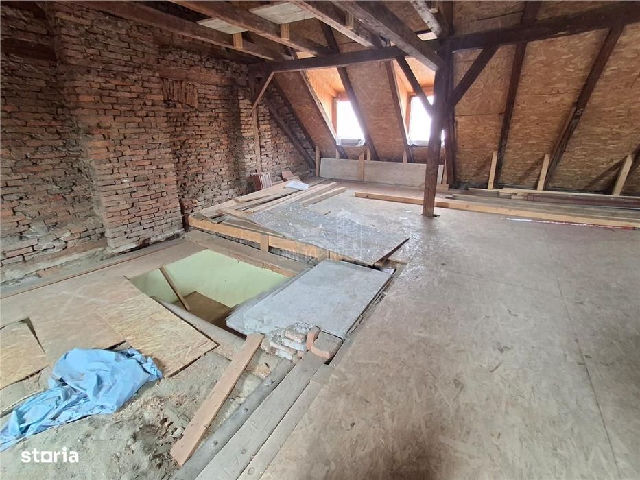 Apartament 4 camere la casa Cisnadie