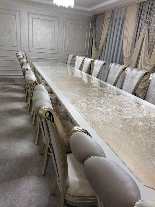 Стол со стульями