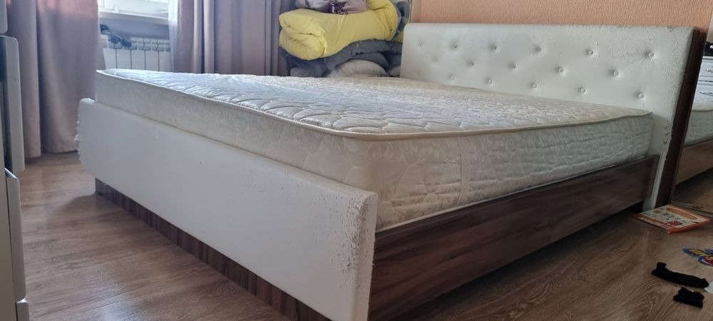 Продам 2-у спальную кровать