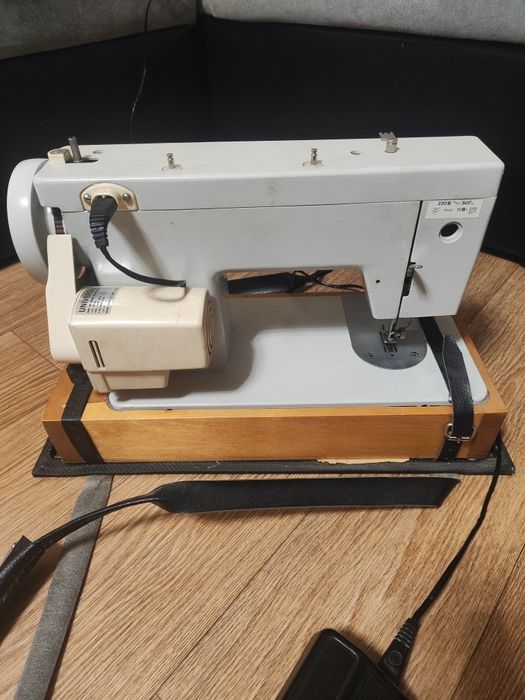 Швейная машинка Чайка 134