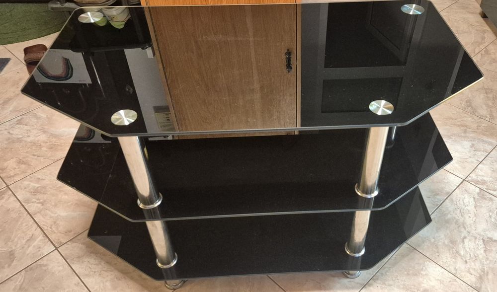 Comoda TV din sticla neagra