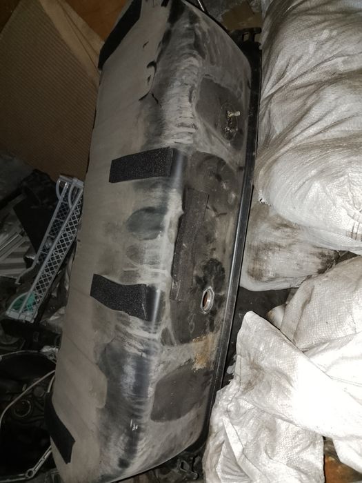 Продам бензобак от Мерседес 124