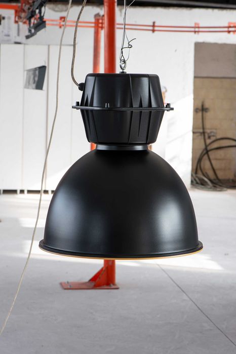 Дизайнерска индустриална лампа