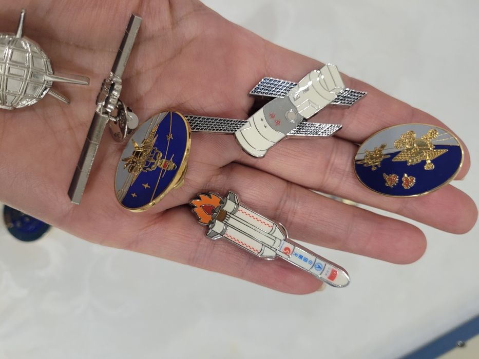 Космические спутники, сувениры