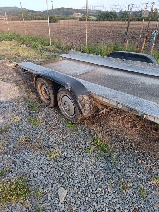 Trailer auto basculabil.