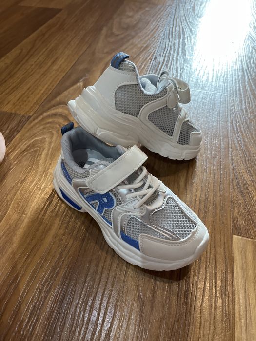 Продам кроссовки детские 32 размер