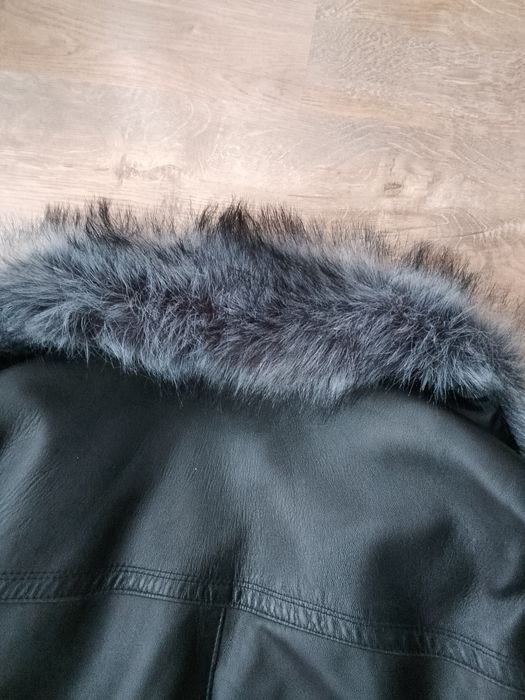 Geaca piele cu blana!