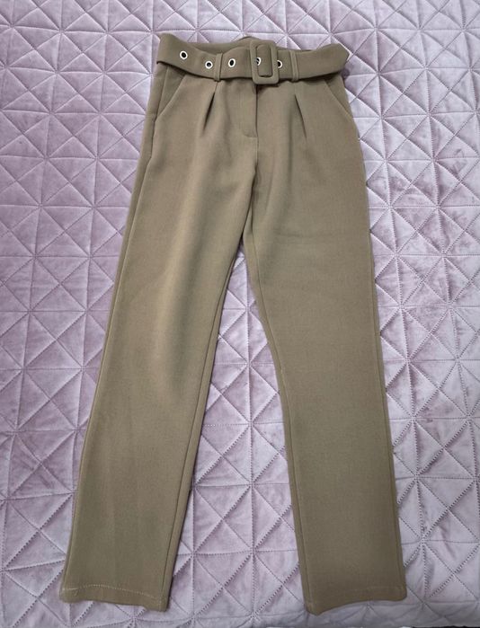 Кремав панталон с колан