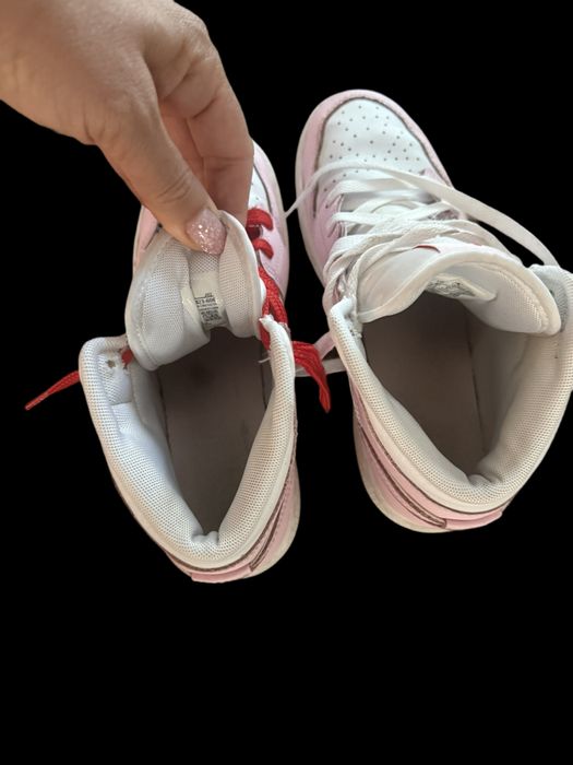 Vând Air Jordan 1 Mid GS „Pink Foam / Fire Red” – Mărimea 36 (US 4Y) – Stare Bună