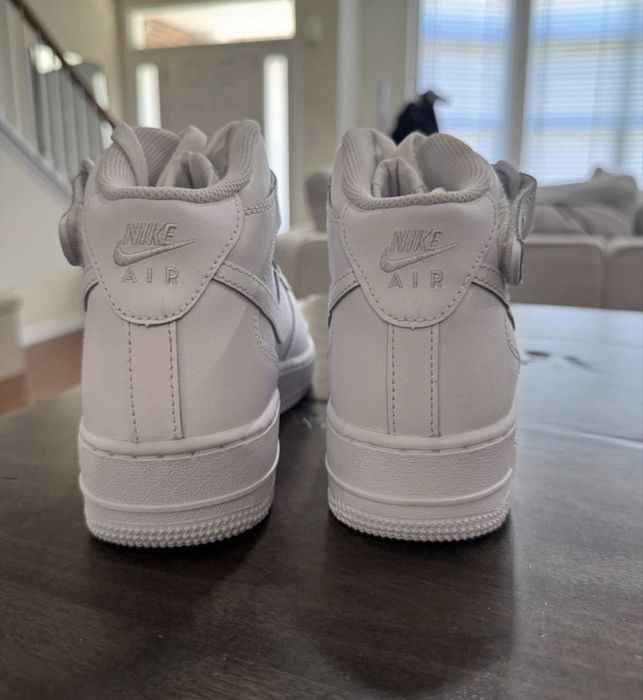 Adidasi Nike Air Force 1 Triple White ‘07 Mid