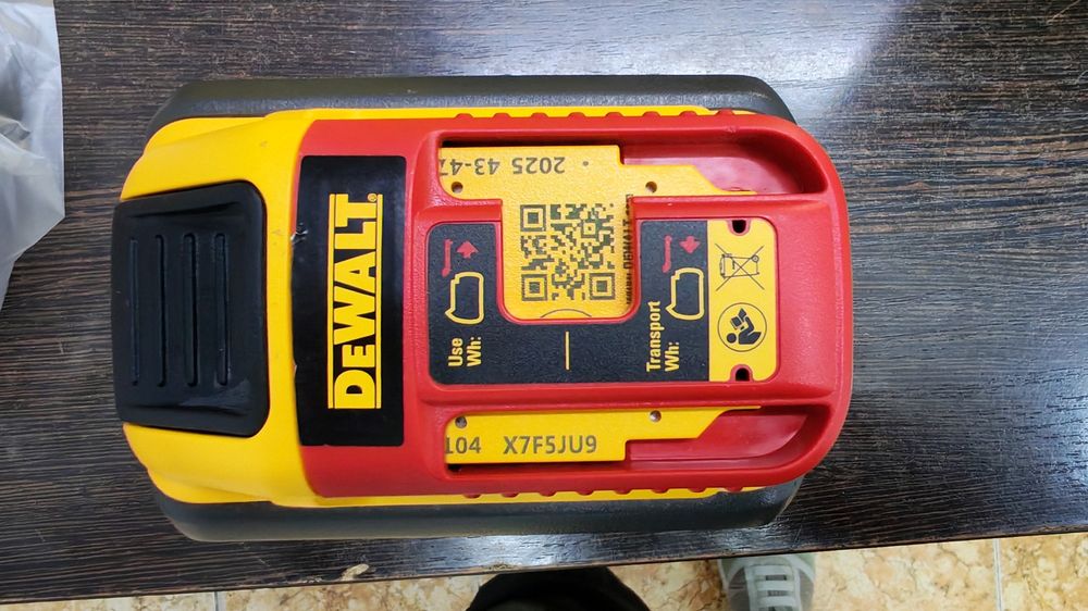 Батарея  (аккумулятор) DeWalt 20 V, 12 Ah
