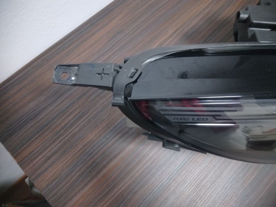 Far dreapta ford kuga