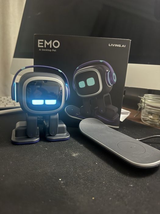 Робот EMO — умный домашний робот