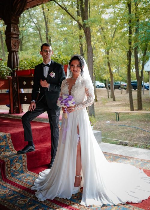 Vând costum de ginere complet