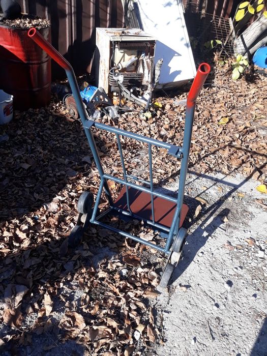 Продавам товарна количка