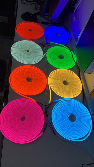 неон на 220в и 12в