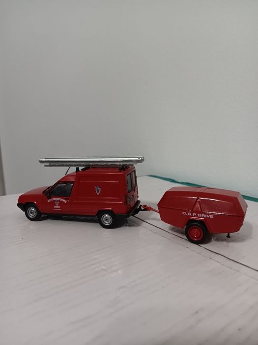 Macheta Renault Express 1 43