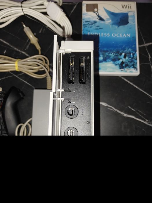 Nintendo wii complet cu 2 jocuri