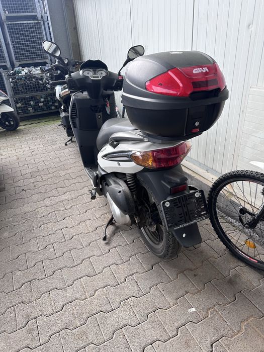 Scuter impecabil 125cc.