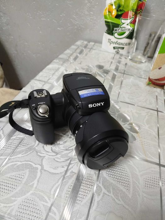 Фотоаппарат Sony DSC-R1