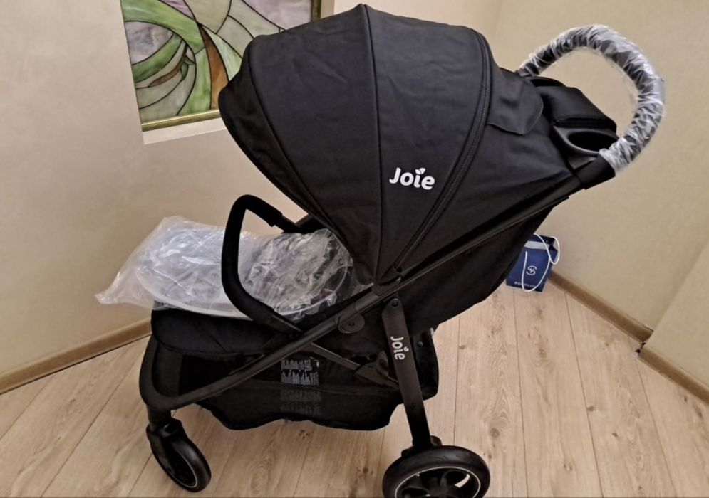 Коляска joie