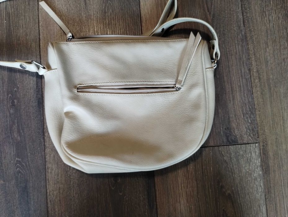 Дамски чанти от естествена кожа.