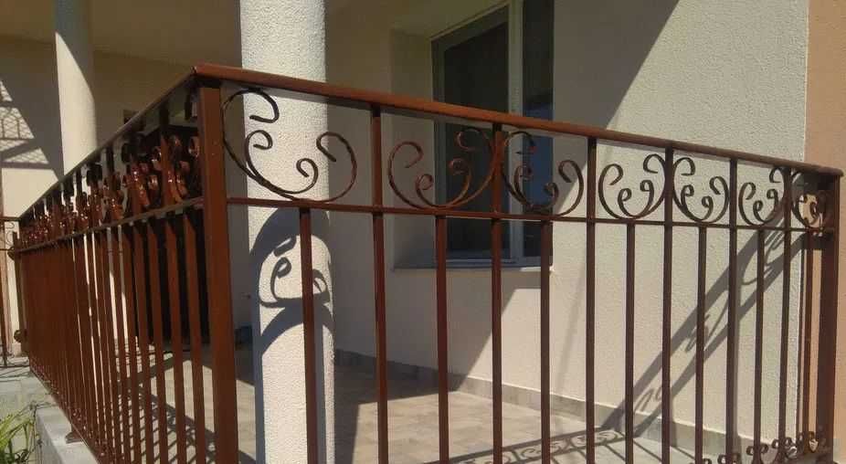 Парапети от ковано желязо за тераси и стълбища