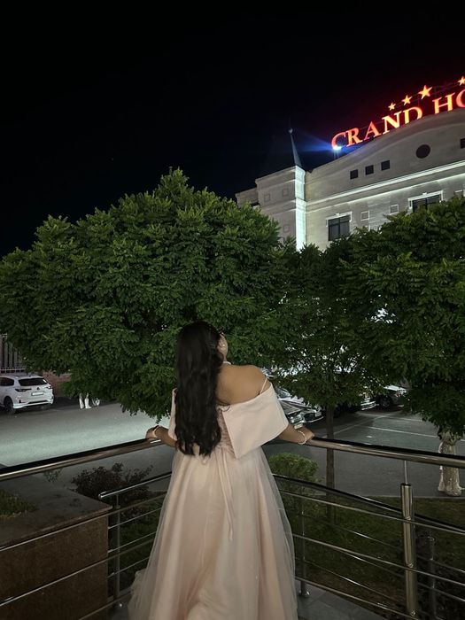 Платье вечернее продается