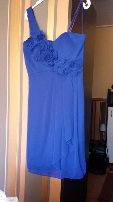 Продавам 2 официални рокли