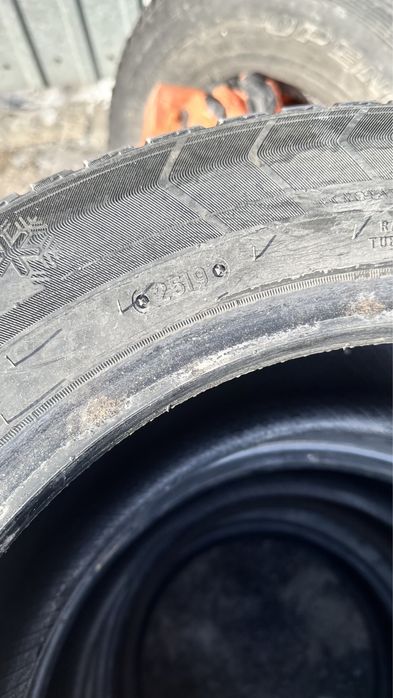 Шины зимние в хорошем состояний