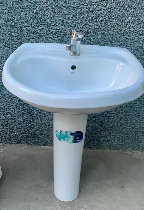 Mobilier dulap, bideu, lavoar pe coloana menuet din ceramic