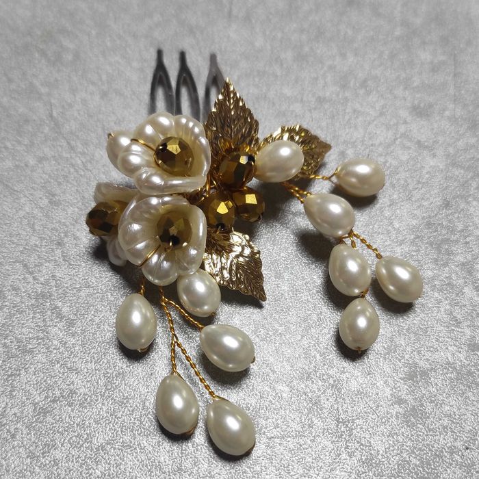 Accesoriu tip pieptene ivoire-auriu