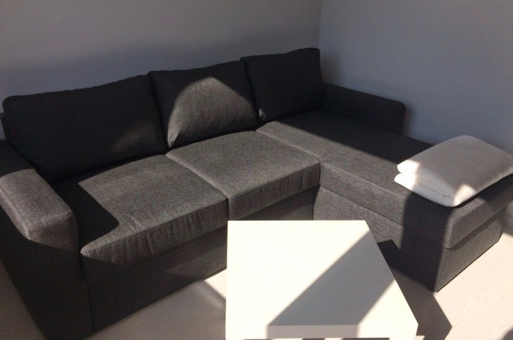 Ъглов диван размери: L226 B165 H85 см  площ за сън 149/195 см