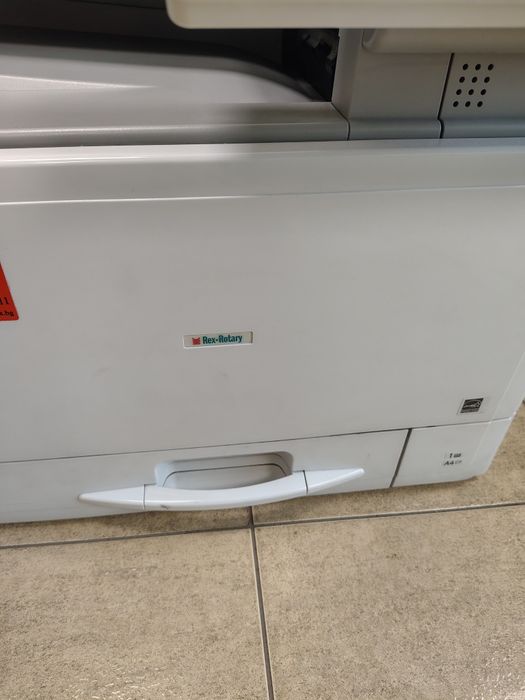 Продавам мултифункционален принтер.