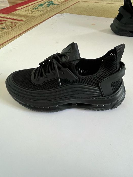 Кросовки черный без ничего