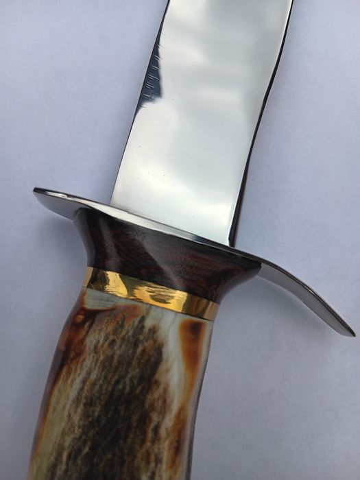 Cuțite  de vânătoare  cu miner  din corn de cerb