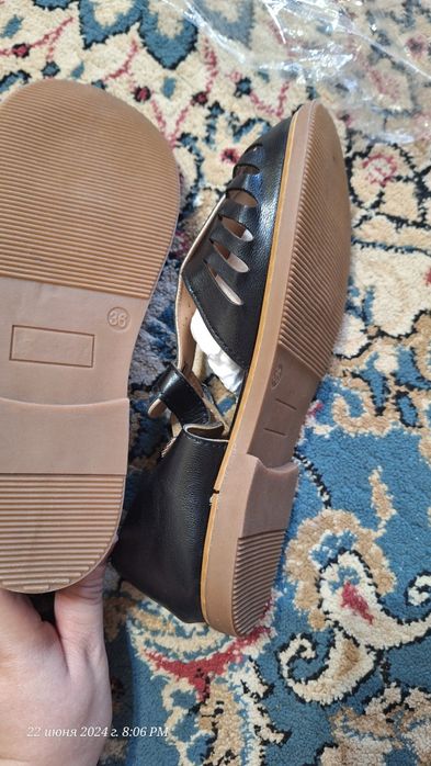 Продам сандалии и туфли для школы