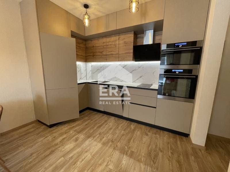 Дава се под наем Двустаен апартамент в Варна, Център - 60 кв.м за 698.19 € - Снимка #2