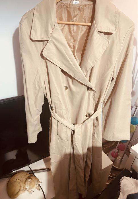 Trench dama  nou marine 38/40 . Detalii in privat