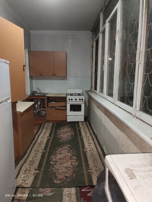 Продаётся 2-комнатная квартира срочна. 1-этаж