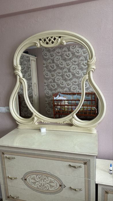 Продам спальный гарнитур