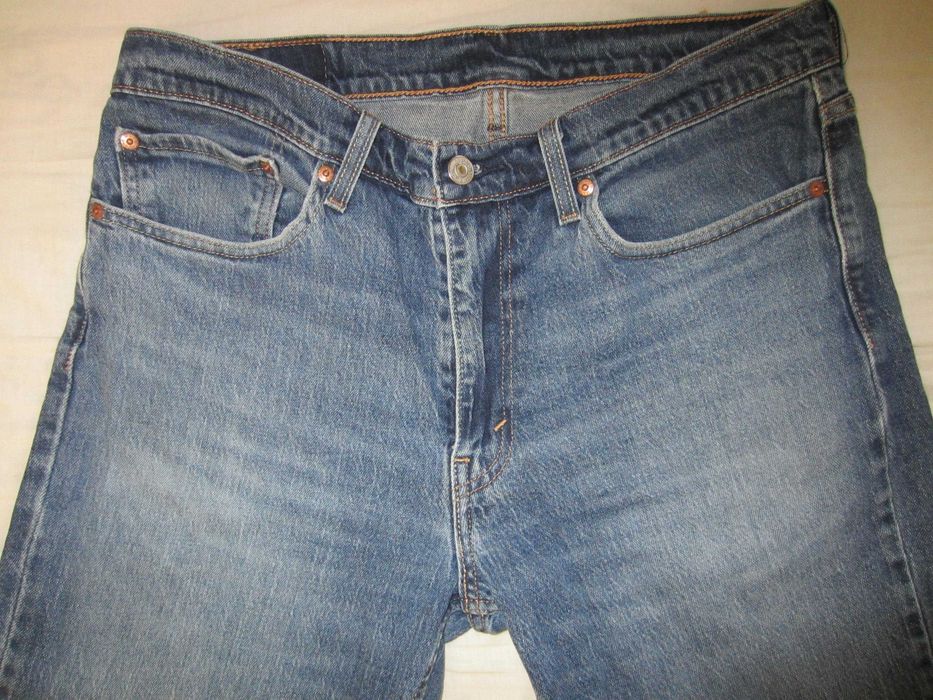 Blugi Levis 511, masura W34 L32,Talie =86cm, Lungime=104cm, croiala dreapta fermoar, 99%bumbac+1%elasthan, stare f.buna