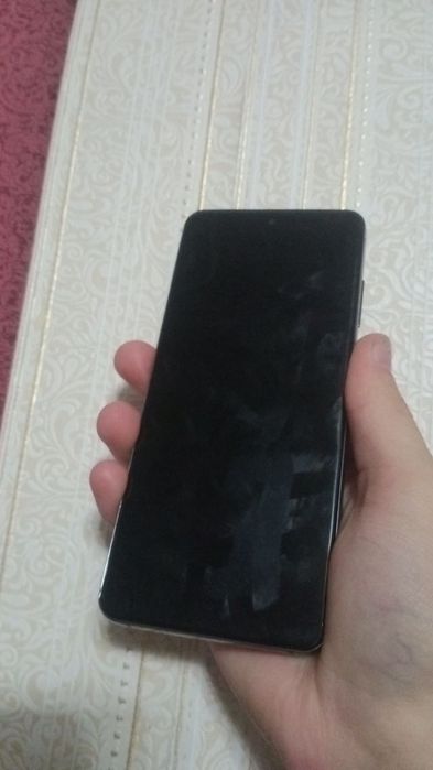 Прадаю/обмен  samsung s20