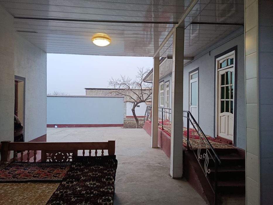 Uy sotiladi.   Xolati yaxshi