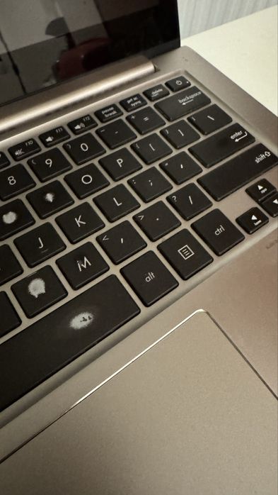 Laptop ultra-subțire ASUS UX-303UA cu Intel 5 gen 6