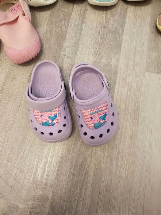 Обувки и сандали.