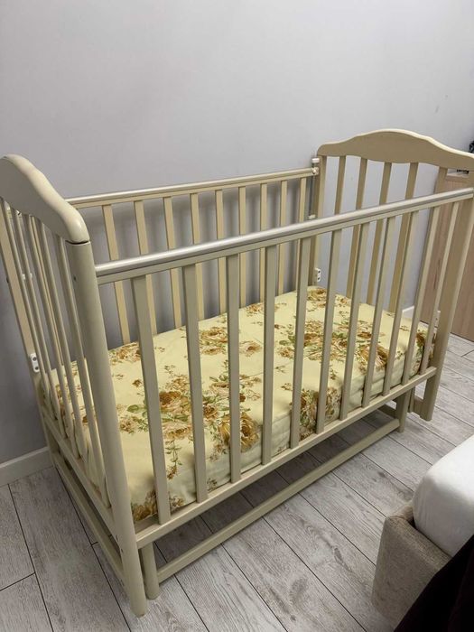 Продаю детскую кроватку